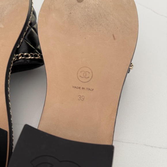 Chanel Interlocking CC Logo Slides Sandals Shoes Black Leather Gold Chain - Picture 11 of 11